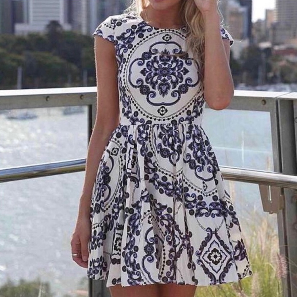Preowned Lulus Medallion Mini Dress Small